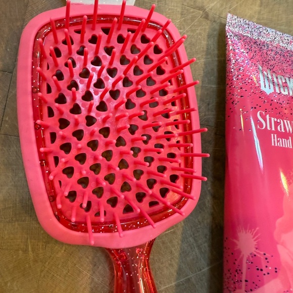 Wicked Pink Strawberry Lotion Hair Care Pink Brush Comb & Mirror Set NEW - Picture 7 of 11
